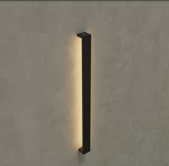 Luminária de parede resistente à água modelo Eclipse Ø40cm instalada em área externa com parede cinza, poltrona azul e plantas decorativas.